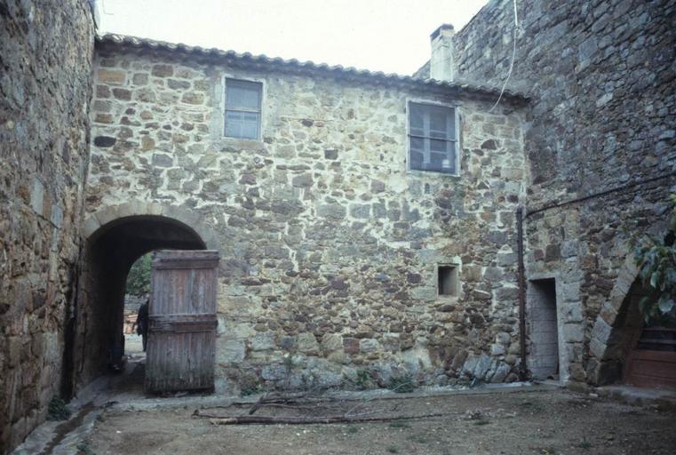 Cour intérieure.