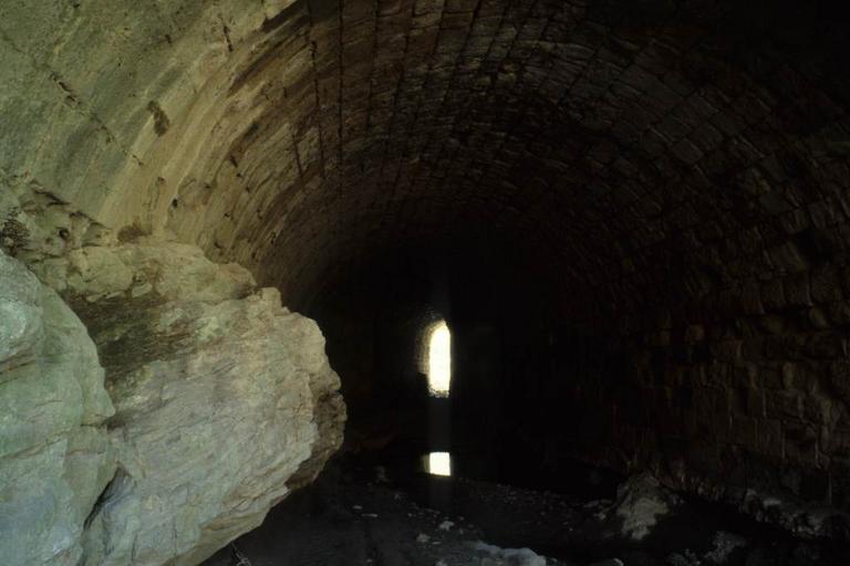 Deux ponts médiévaux qui relient la ferme à l'abbaye.