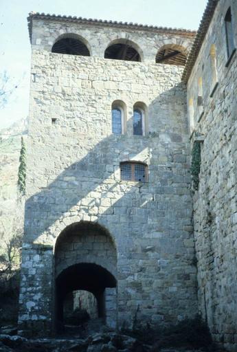 Moulin sur le torrent.