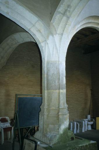 Cloître. Pilier.