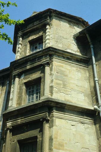 Tour d'escalier.