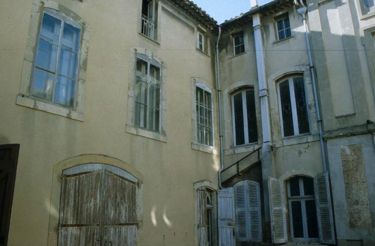 Façade sur la cour.