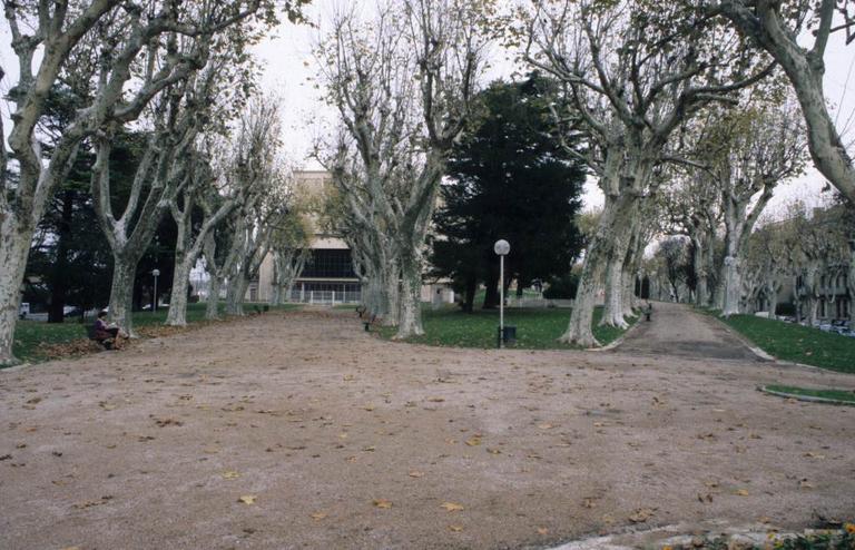 Le monument Ferroul en 1997 avant son déplacement.