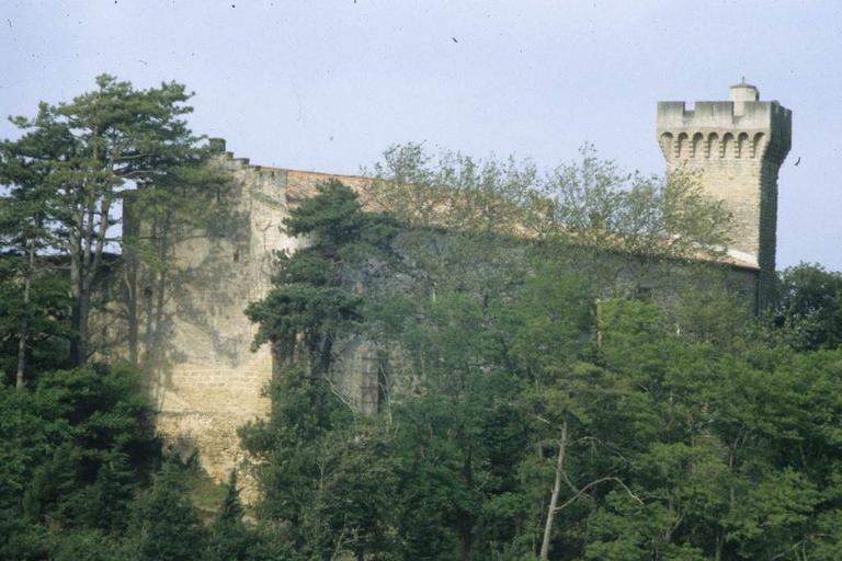 Mur d'enceinte.