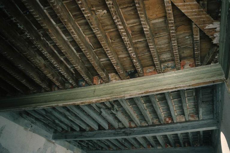 Intérieur. Plafond peint.