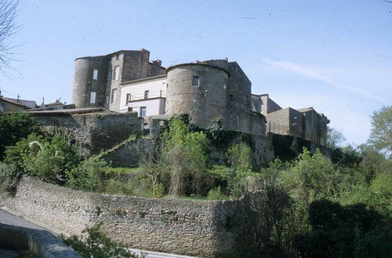 Vue du château depuis le pont sur l'Argent-Double.