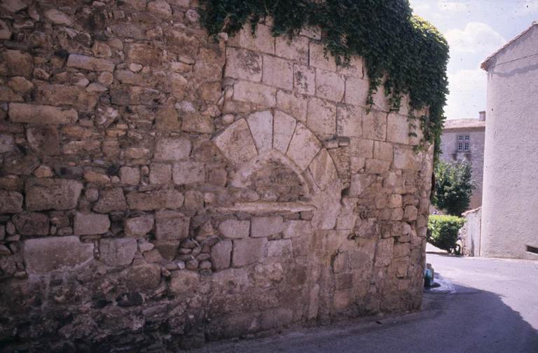 Clôture de l'abbaye : mur de la rue des Lavandières.