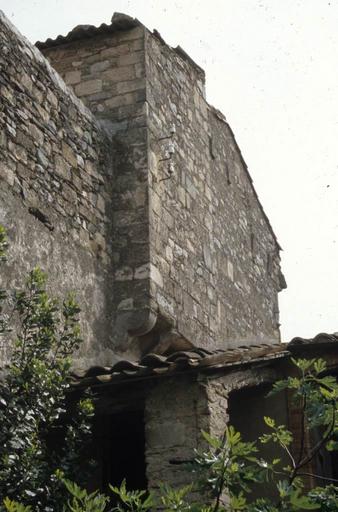 Clôture de l'abbaye : la poterne.