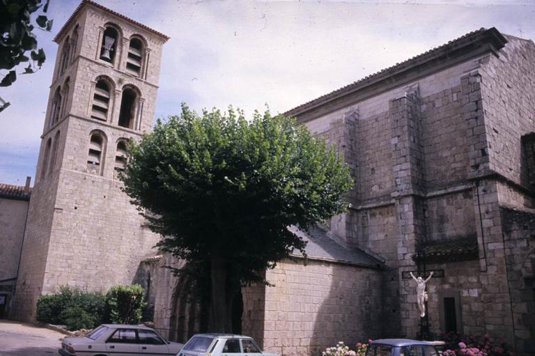 Côté nord de l'église abbatiale.