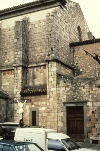 Côté nord de l'église abbatiale.