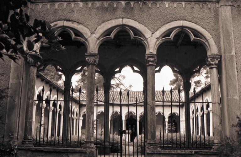 Entrée du cloître.