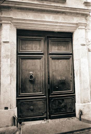 Porte d'entrée.