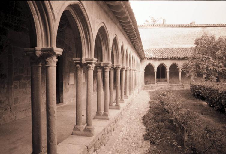 Cloître.