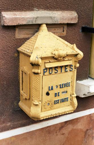 Boîte aux lettres.