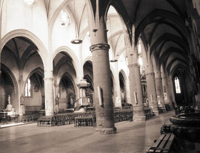 Transept et collatéraux.