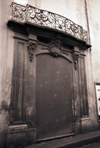 Porte et balcon à ferronnerie XVIIIe.