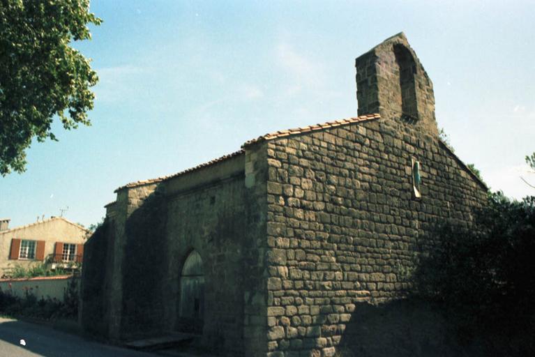 Façade nord et ouest avec le clocher.