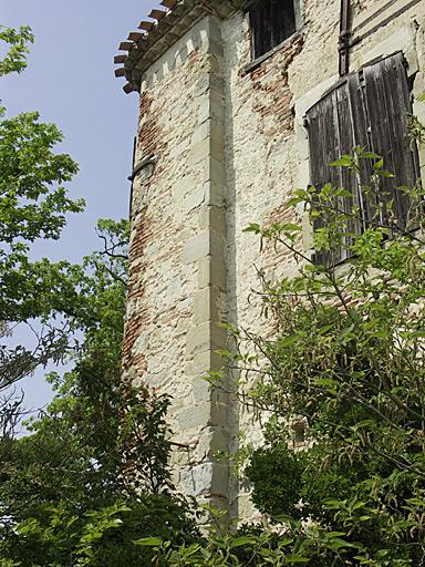 Façade sud-ouest : emplacement de la tour ouest disparue.