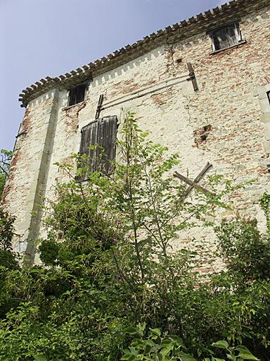 Façade sud-ouest : emplacement de la tour ouest disparue.