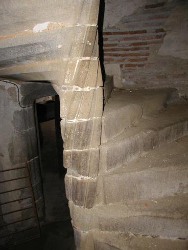 Intérieur. Escalier en vis.