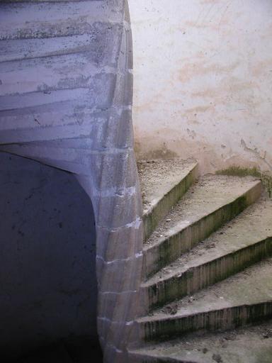 Intérieur. Escalier en vis.