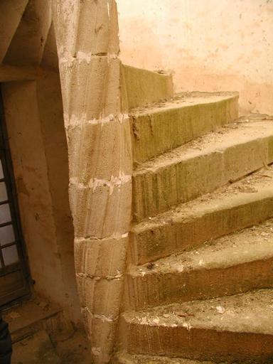 Intérieur. Escalier en vis.