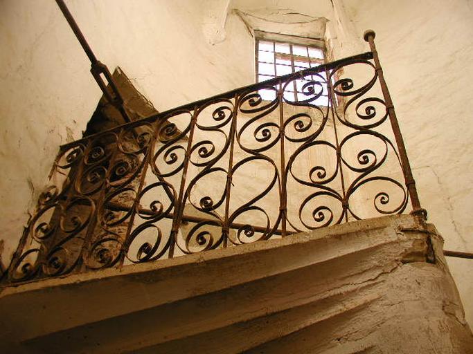 Intérieur. Escalier en vis : dernier palier.