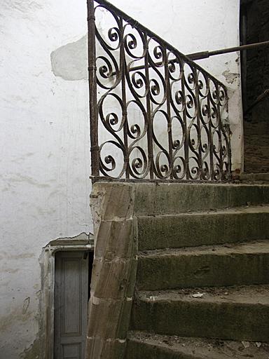 Intérieur. Escalier en vis : dernier palier.