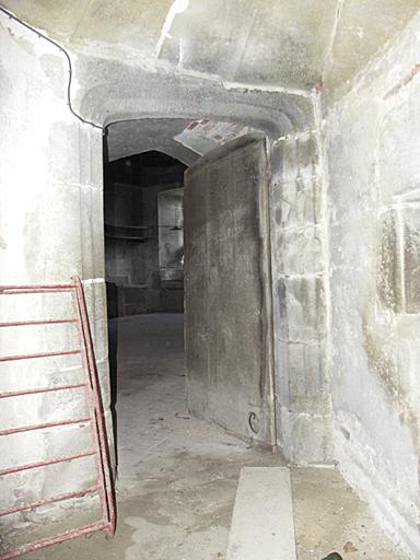 Intérieur. Escalier en vis : entrée de la cuisine.