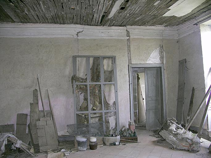 Intérieur. 1er étage de l'ancien logis : pièce côté est.