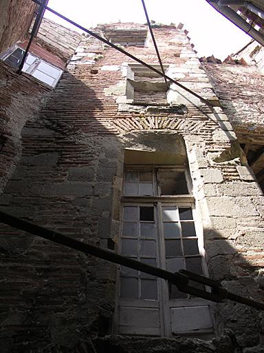 Tour de l'escalier en vis de l'ancien logis.