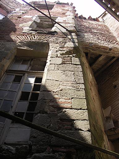 Tour de l'escalier en vis de l'ancien logis.