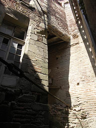 Tour de l'escalier en vis de l'ancien logis.