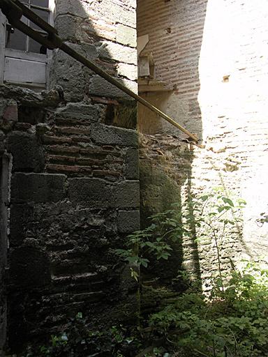 Tour de l'escalier en vis de l'ancien logis.