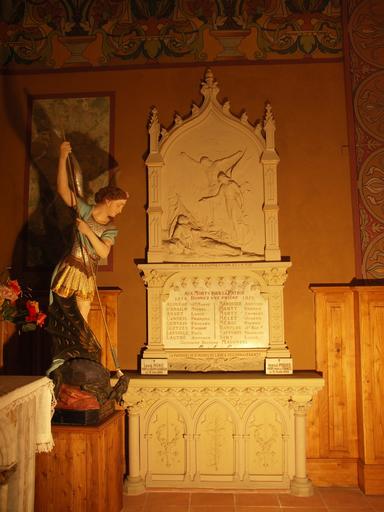 Chapelle latérale nord, du Sacré Coeur : monument aux morts signé H. Giscard.