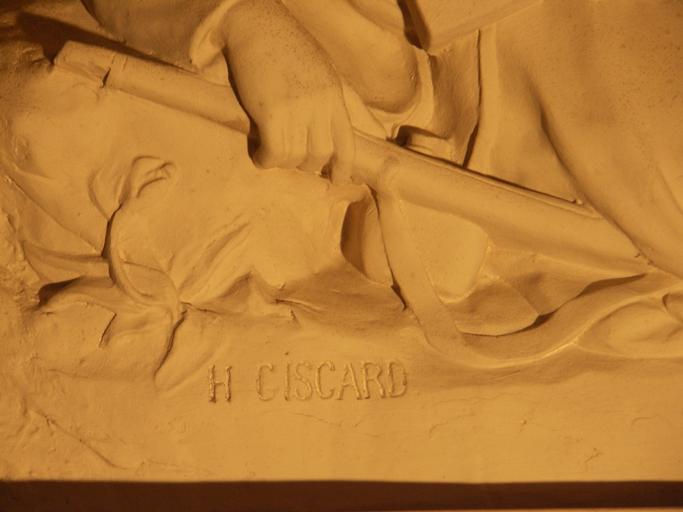 Chapelle latérale nord, du Sacré Coeur : monument aux morts signé H. Giscard.