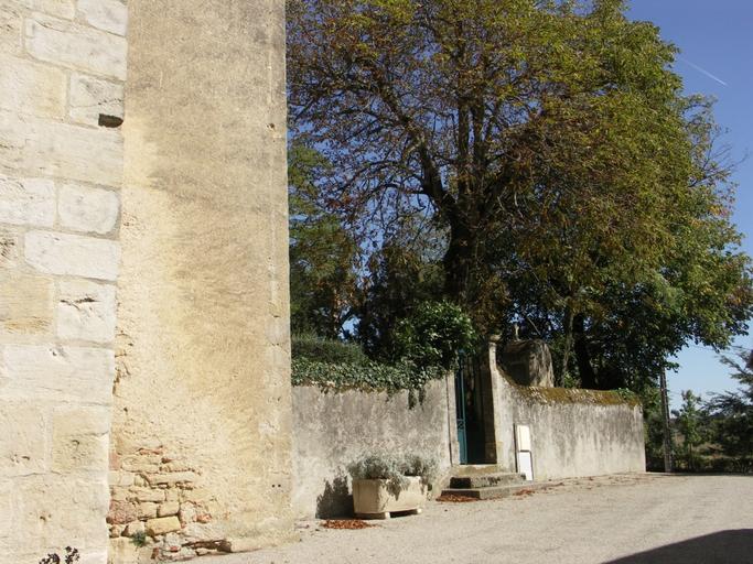 Calvaire situé sur le flanc sud de l'église.