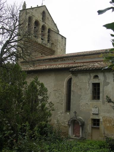 Jardin du calvaire : vue du clocher.