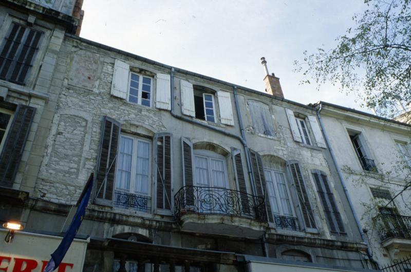 Maison détruite en 1992. Balcon inscrit en 1964.