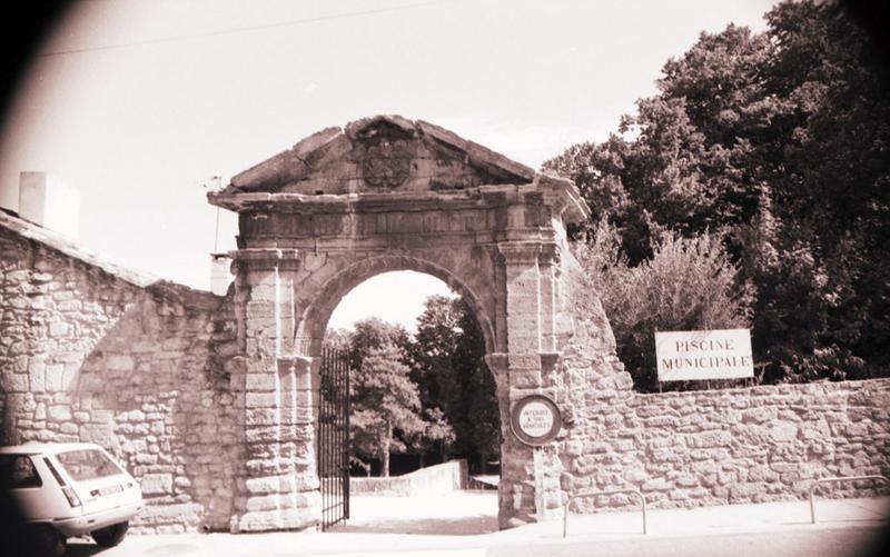 Entrée de l'ancien parc de l'ancien évêché dit parc du Duché.