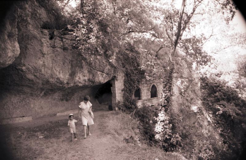 Fabrique néo-gothique dans l'ancien parc de l'ancien évêché dit parc du Duché.