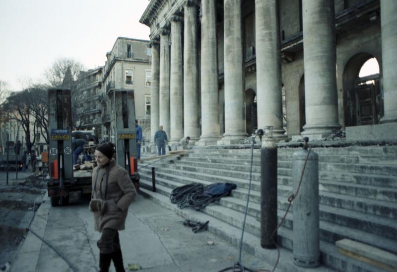 La colonnade avant transfert sur l'aire d'autoroute de Caissargues.