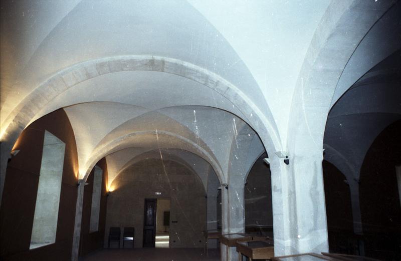 Rez-de-chaussée de l'aile nord, côté ouest, actuelle salle de lecture des archives.