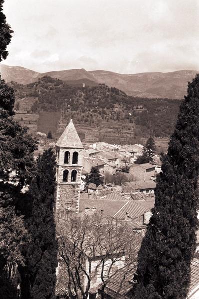 Vue d'ensemble éloignée : clocher.