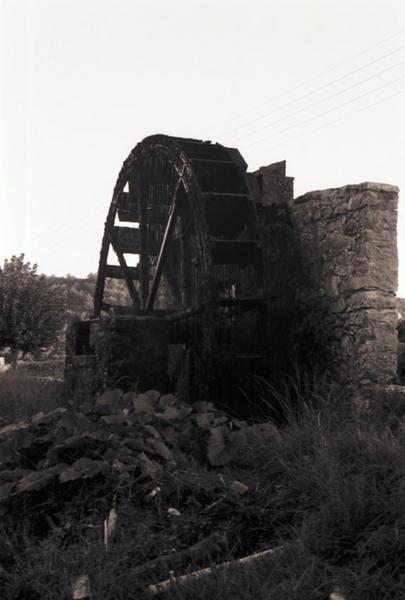 Roue hydraulique.