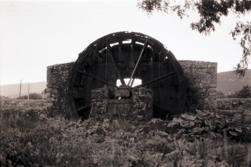 Roue hydraulique.