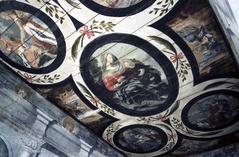 Chapelle : plafond peint.