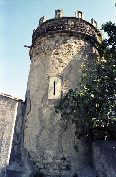 Elévation sur cour. Tour ronde.