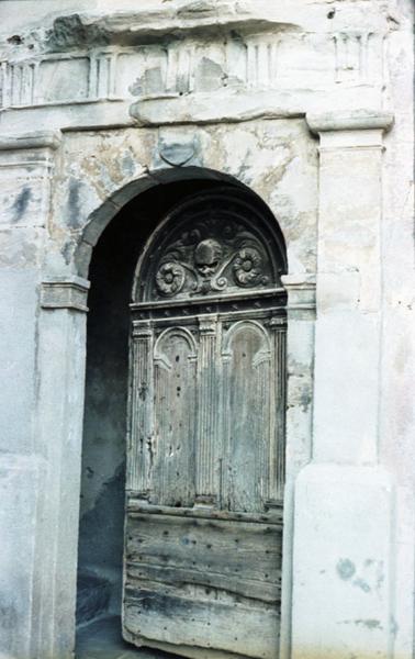 Porte XVIIe siècle.