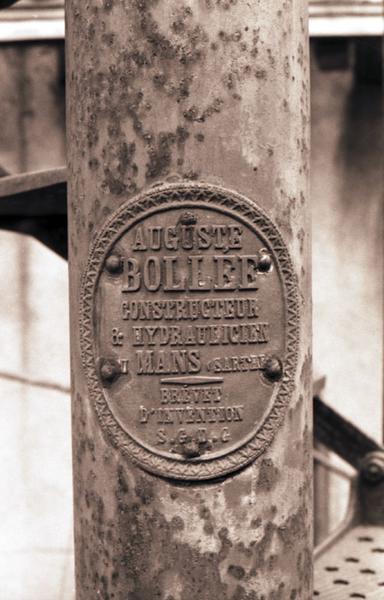 plaque du constructeur : Auguste Bollée.